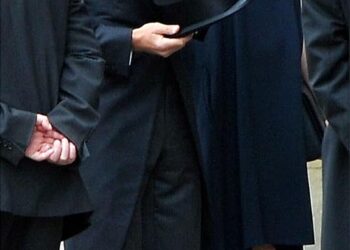 At the 2011 wedding of Wiliam and Kate, Victoria was pregnant with Harper and dressed in one of her own designs, a navy shift dress with pleating that flattered her figure. It was paired with towering Christian Louboutin platform heels and a dramatic Philip Treacy fascinator