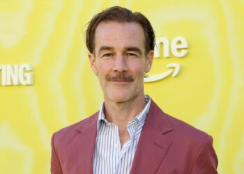 James Van Der Beek auctioning ‘Dawson’s Creek’ items amid cancer battle – NBC Chicago