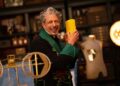jeff goldblum as the wizard of oz in a scene from wicked for good