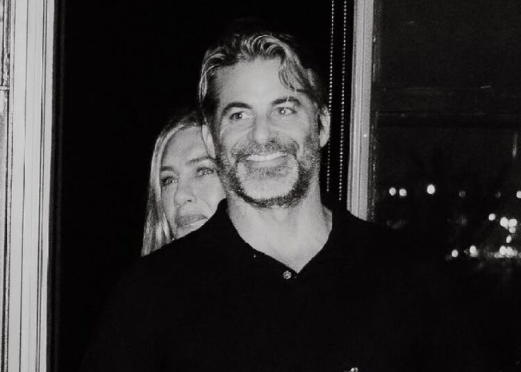 Jennifer Aniston Declares Love For Boyfriend Jim Curtis With PDA