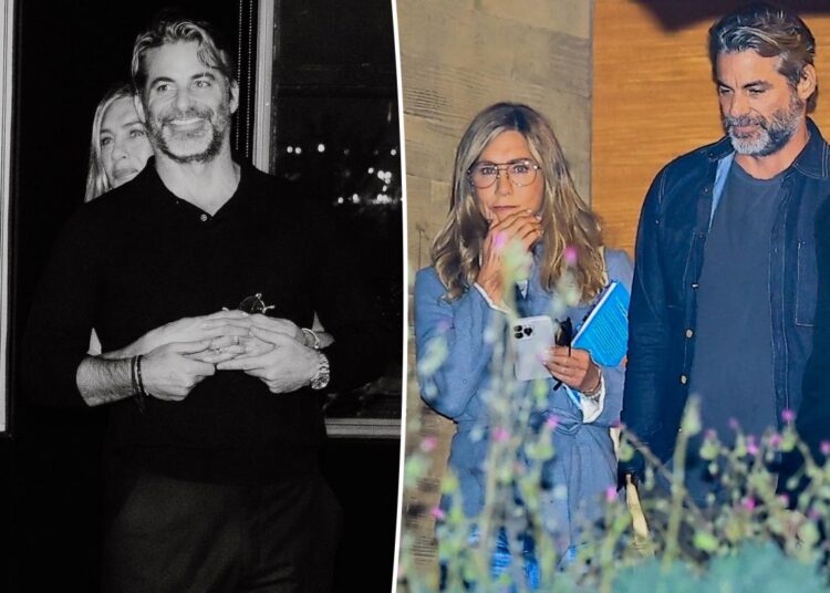 Jennifer Aniston goes Instagram official with boyfriend Jim Curtis