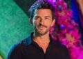 Jonathan Bailey's flexes his sexy bicep muscles in new clip