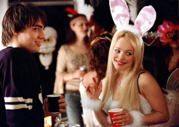 Everett Jonathan Bennett and Rachel McAdams in 'Mean Girls'