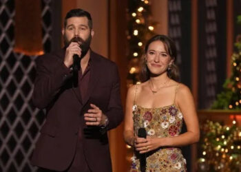 Jordan Davis and Lauren Daigle co-host 'CMA Country Christmas' (John Russell/CMA)