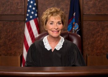Judge Judy completely switches up her look as she's spotted in LA - Celebrity News - Entertainment