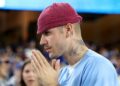Justin Bieber stops to aid stranded driver in touching viral video – NBC Los Angeles