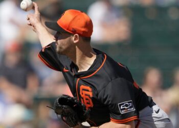 Kansas City Royals add pitcher, part with another