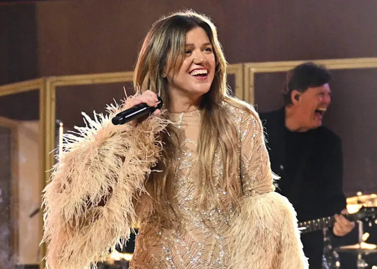 Kelly Clarkson performing in Las Vegas