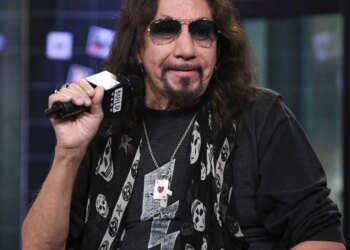 Kiss guitarist Ace Frehley died from injuries suffered in fall | Celebrity News
