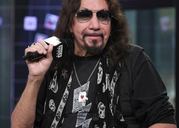 Kiss guitarist Ace Frehley died from injuries suffered in fall | Celebrity News