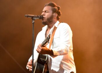 Leon Bridges and Norah Jones share new festive single 'This Christmas I'm Coming Home'