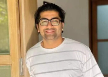 Malhar Thakar pays tribute to Dharmendra, shares his vintage photo |