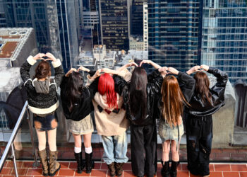 K-pop group AtHeart visited the Empire State Building.