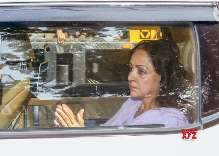 Mumbai: Celebrities arrive for Dharmendra’s funeral #Gallery