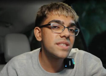 N3on in a car on tWitch