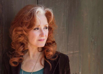 Bonnie Raitt's representatives are warning fans about false online posts claiming she's doing a farewell tour or Netflix documentary, calling it an "AI storm." (Ken Friedman/Redwing Records)