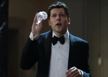 Jesse Eisenberg as J. Daniel Atlas holding a big diamond in Now You See Me: Now You Don't