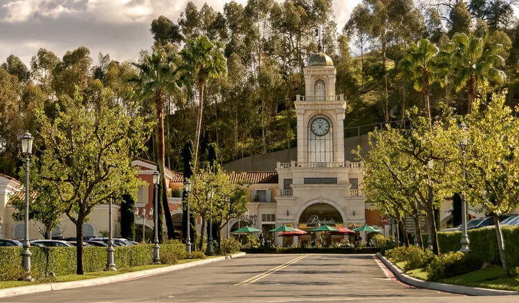 One Of California's 'Most Envied' Spots Is A Quiet, Exclusive Celebrity Enclave Above Malibu
