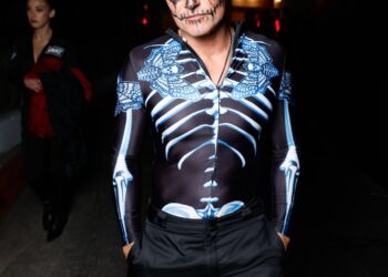 Orlando Bloom Poses With Actress Dressed as Ex Katy Perry for Halloween
