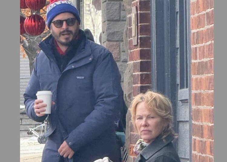 Pamela Anderson, Michael Cera filming in small Ontario town