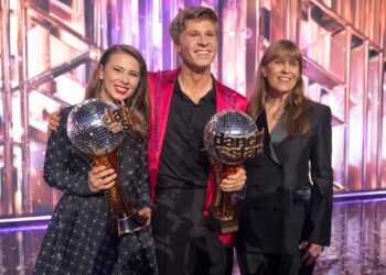Robert-Irwin-Win-DWTS-180162_EM202850