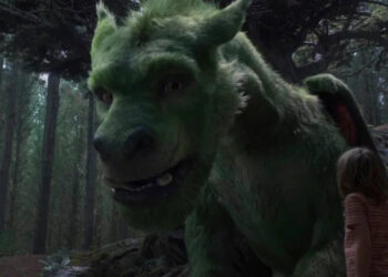 Elliot the Dragon looking down at Pete in Pete's Dragon