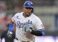 Royals re-sign catcher Salvador Perez