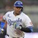 Royals re-sign catcher Salvador Perez