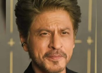 SRK Turns 60! Fans Fly To Mumbai From Around The World To Celebrate King Khan’s Big Day SRK Turns 60! Fans Fly To Mumbai From Around The World To Celebrate King Khan’s Big Day