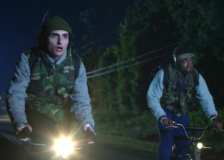 mike and lucas on a bike stranger things 5 (2)