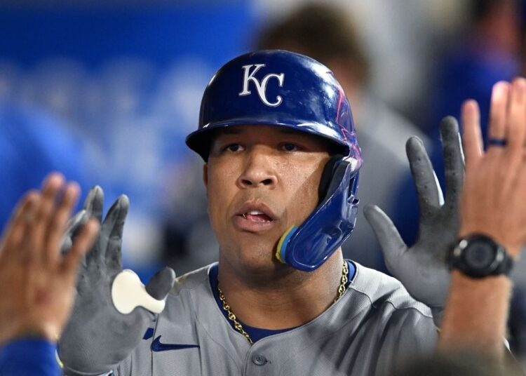 Salvador Perez agrees to a two-year contact to remain with the Royals
