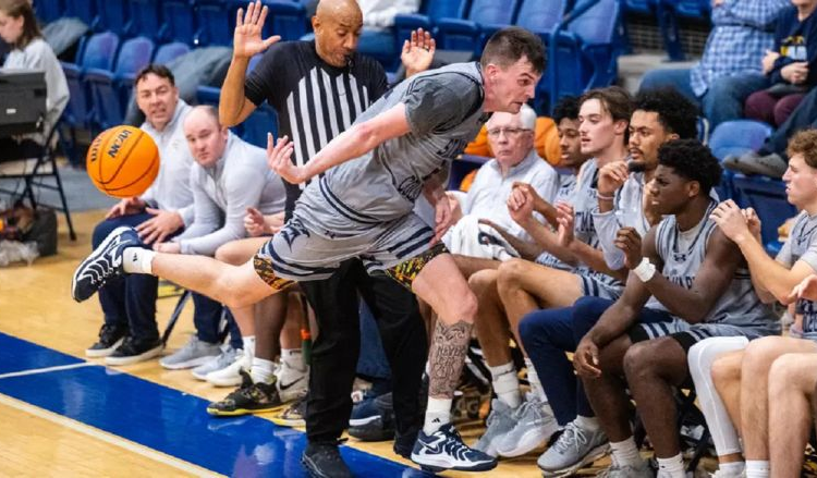 Seahawks Top Royals 85-75 in Home Opener