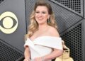 See Kelly Clarkson Debut an Incredible New Look on TV