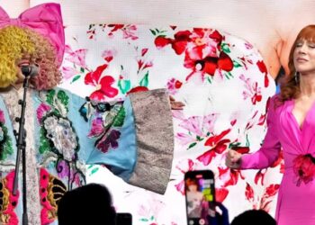 Sia sings 'Unstoppable' to honor Kathy Griffin's LGBTQ+ advocacy