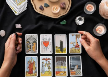 Tarot Horoscope Today: Zodiac Sign Predictions for November 29, 2025(Freepik)