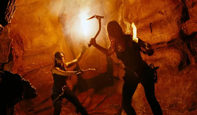 Natalie Mendoza and Shauna Macdonal in The Descent