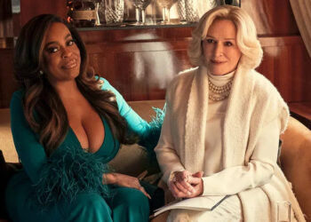 Niecy Nash and Glenn Close in a private plane on All's Fair