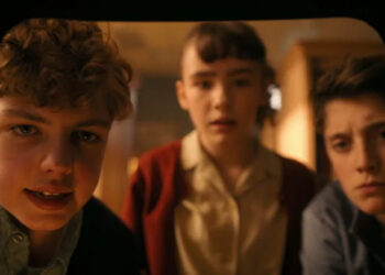 Mikkal Karim-Fidler's Teddy, Clara Stack's Lilly, Jack Molloy Legault's Phil look closely at something off camera in It: Welcome to Derry