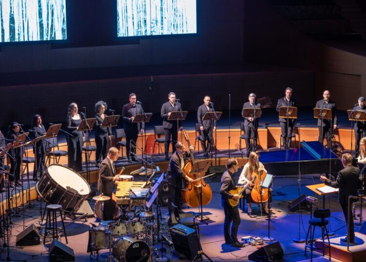 Grant Gershon conducts.