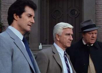 Norberg talking with Lietenant Drebin and Captain Hocken in Police Squad!