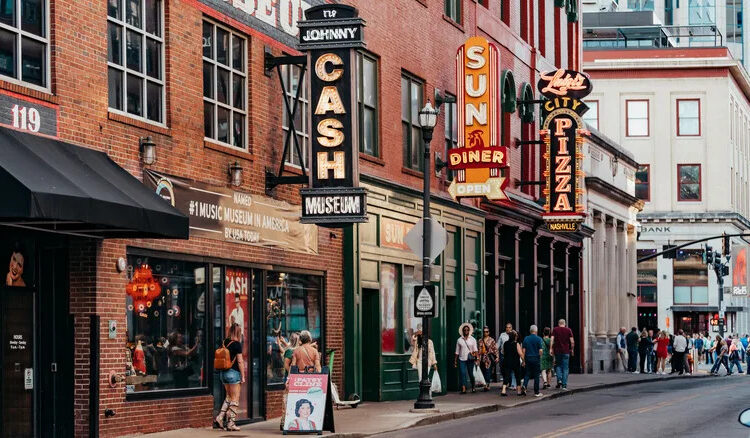 The Unwritten Rule To Avoid Embarrassing Yourself At Nashville's Celebrity-Filled Hotspots