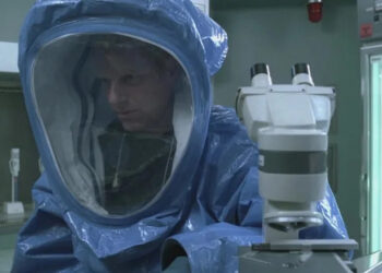 Dr. Jenner wearing biohazard suit in a lab in "The Walking Dead" (2010-2022)