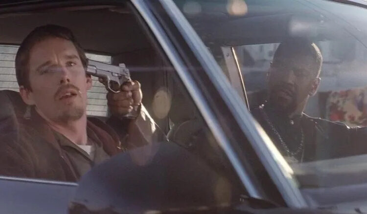 Harris holding a gun to Hoyt's head in Training Day