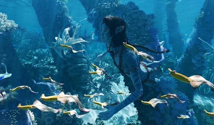 Kiri swimming underwater in Avatar: The Way of Water