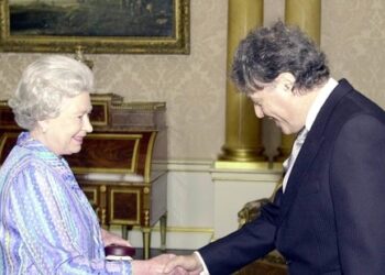Queen Elizabeth II with Sir Tom Stoppard at Buckingham Palace in 2000 when he was awarded the Order of Merit.