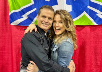 casper van dien and dina meyer hugging
