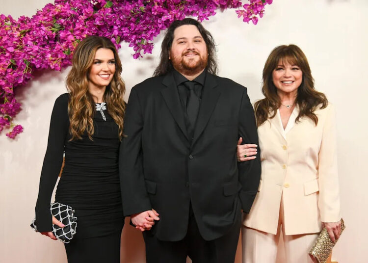 thanksgiving 2025 valerie bertinelli son family traditions