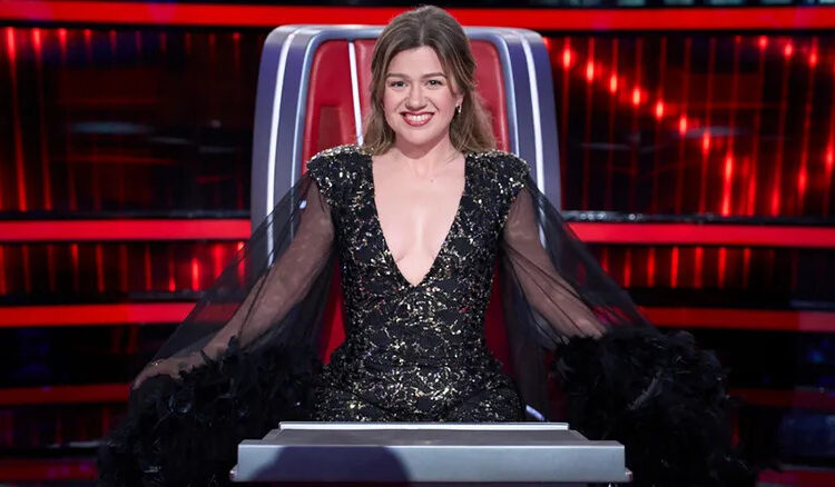 Kelly Clarkson returning in Season 29 of The Voice