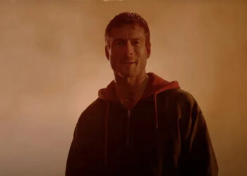 Glen Powell's Ben Richards wearing a hoodie in The Running Man