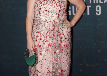 Colleen Hoover Allegedly Told Justin Baldoni She Felt Forced to Choose Between Him and Blake Lively